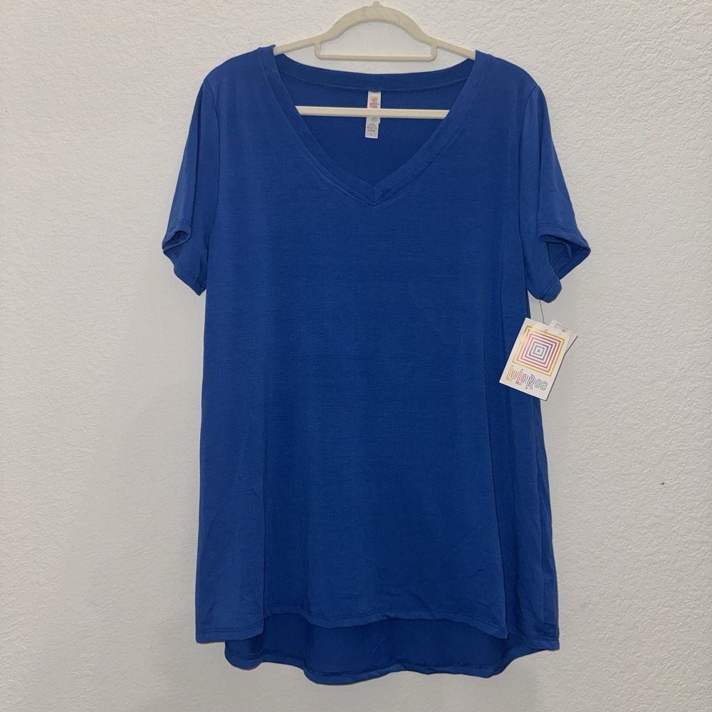 NWT Lularoe Women's Size L Tee Shirt Short Sleeve Red Casual Top Yoga Exercise